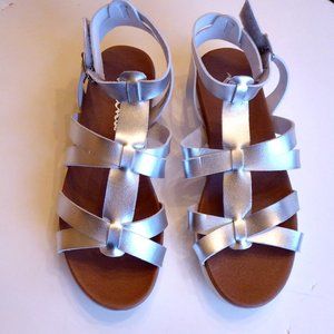Nina Girl's Alpha Gladiator Silver Leather Sandals USA Size 5M New No Box
